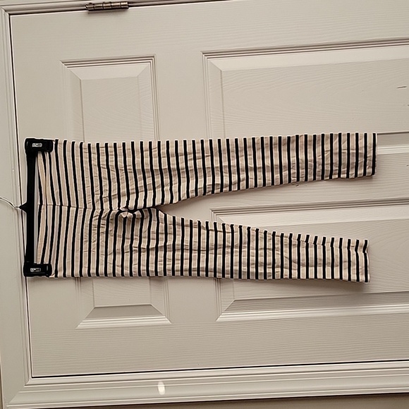 Old Navy Girl's Stripe Leggings - Picture 4 of 10